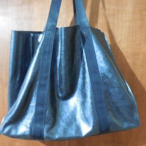 METALLIC LEATHER NAVY BLUE GAP TOTE BAG